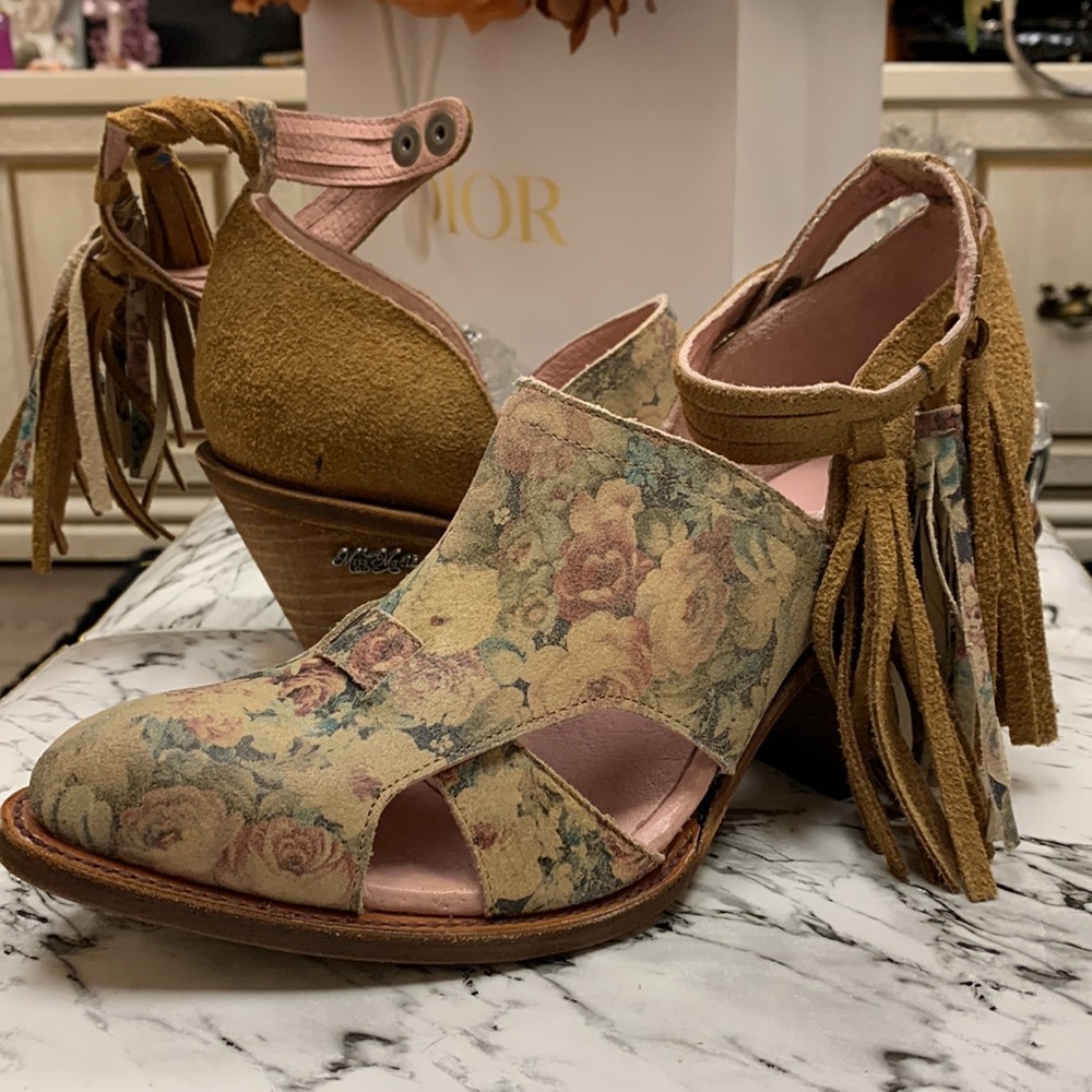NWOB Miss Macie Floral Leather Heeled Booties Size 8 M, Heel Height 2.75”